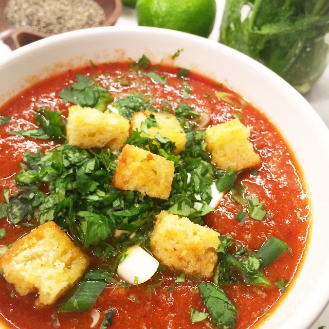 Chili Soup with Cornbread Croutons – Dini Klein